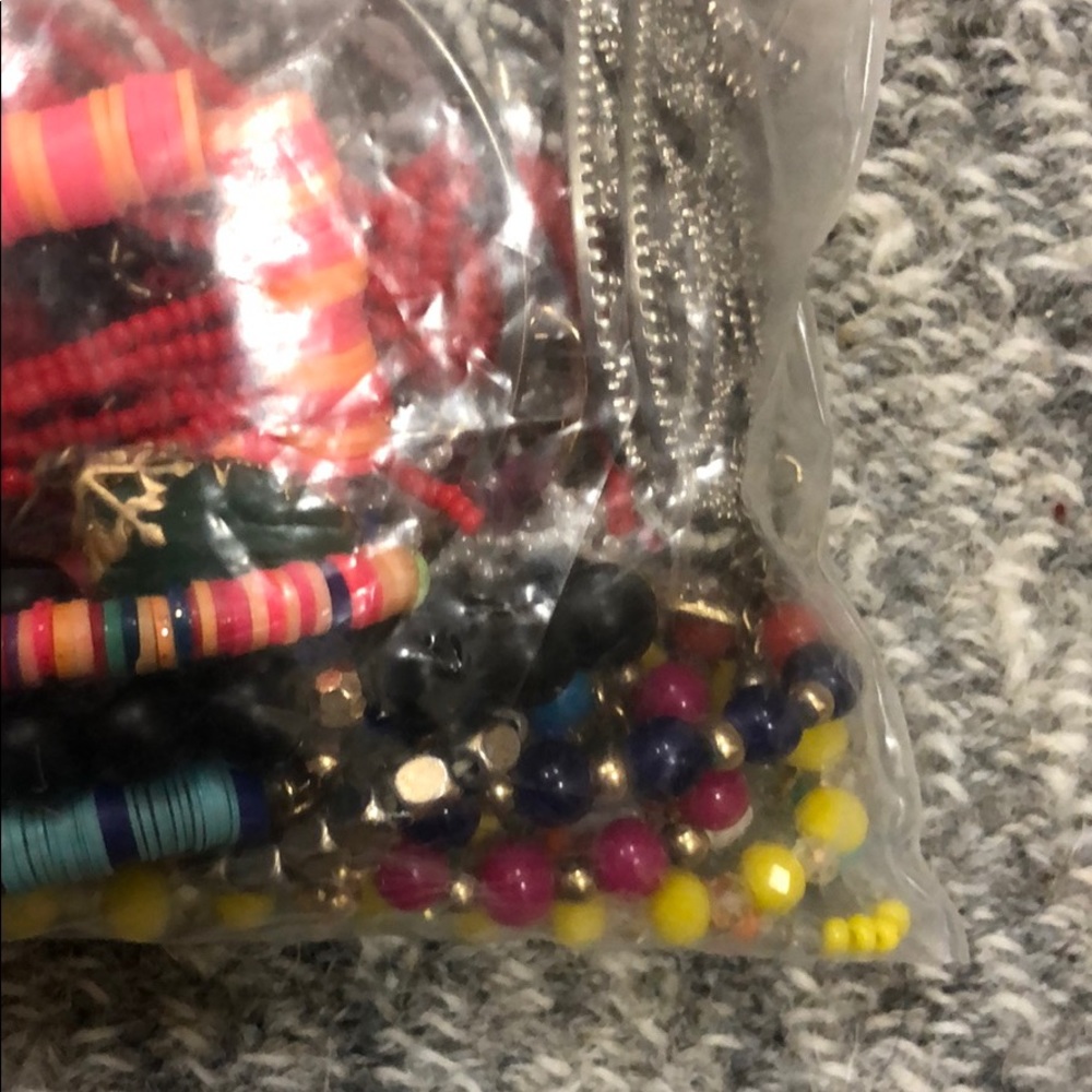 Every Single Thing in This Bag! - Picture 4 of 8